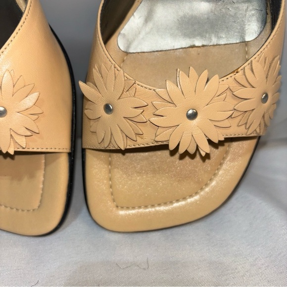 UNISA Square Open Toe Sandal Size 8B - Picture 7 of 12